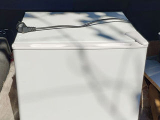 Продам мини холодильник ARO MF46W