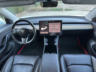 Tesla Model 3 foto 8