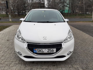 Peugeot 208 foto 2