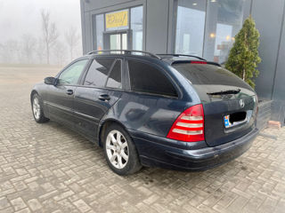 Mercedes C-Class foto 4