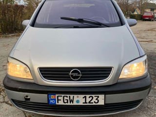 Opel Zafira foto 2