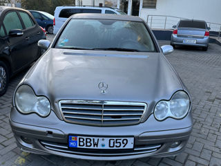 Mercedes C-Class foto 2