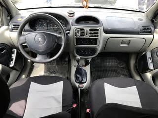 Renault Clio foto 6