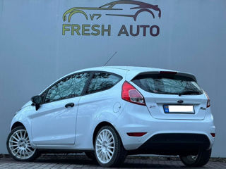 Ford Fiesta foto 3