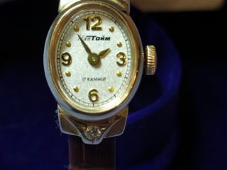 Часы наручные женские новые золото 585 производство Мактайм Россия.
