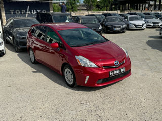 Toyota Prius v foto 3