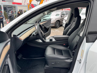 Tesla Model Y foto 6