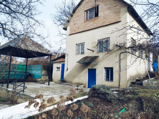 Продается участок с домом рядом с Кишиневом