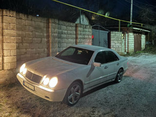 Mercedes E-Class foto 3