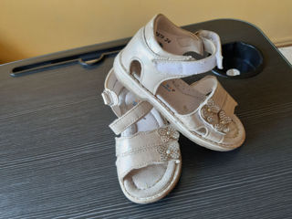 Adidasi+sandale, marimea 24, pret 100 lei.