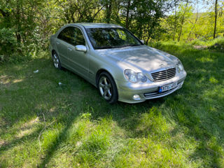 Mercedes C-Class foto 1