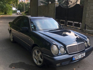 Mercedes E-Class foto 2