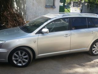 Toyota Avensis foto 1