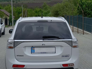 Mitsubishi Outlander foto 3