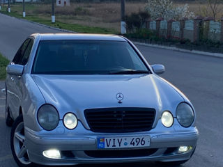 Mercedes E-Class foto 1