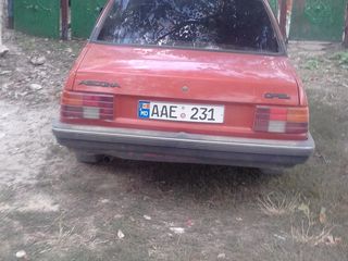 Opel Ascona foto 2