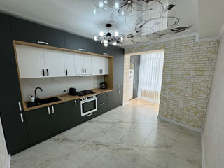 Apartament cu 2 camere, 61 m², Molodova, Bălți foto 1