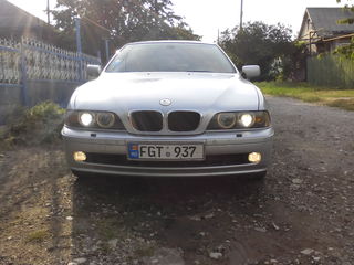 BMW 5 Series foto 1