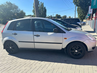 Ford Fiesta foto 4