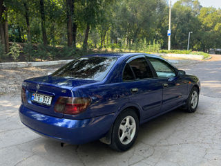 Nissan Almera foto 2