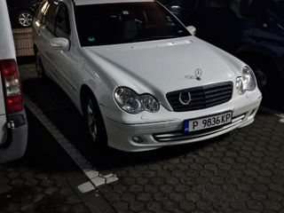 Mercedes C-Class foto 2