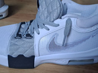 Vând adidasi sport de baschet Nike LeBron Witness 8. фото 1
