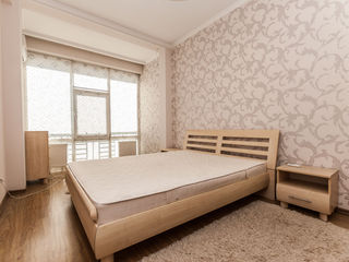 Se oferă spre chirie apartament cu 1 cameră+living in sectorul Botanica str. Trandafirilor! foto 3