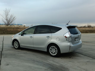 Toyota Prius v