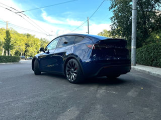 Tesla Model Y foto 3