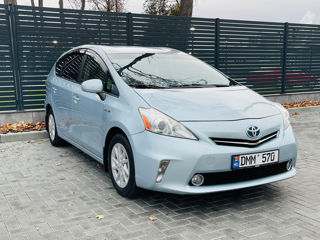 Toyota Prius v foto 3