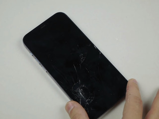 Apple iPhone 12 Mini Ecranul stricat? Vino, rezolvăm îndată! foto 1