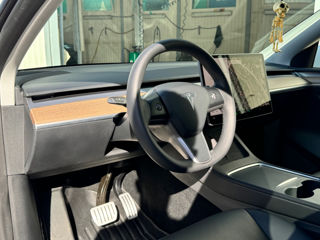 Tesla Model Y foto 12