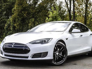 Tesla Model S foto 1