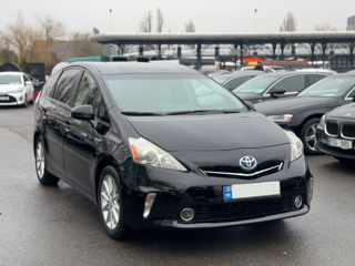 Toyota Prius v foto 4