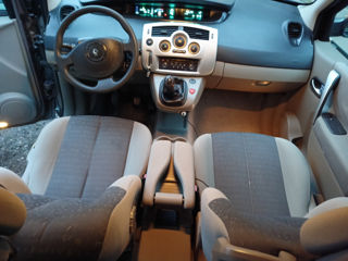 Renault Grand Scenic foto 2