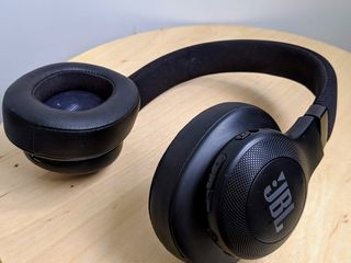 JBL E55BT. Беспроводные накладные наушники. foto 2