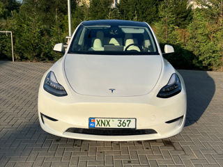 Tesla Model Y foto 1