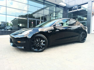 Tesla Model 3 foto 1