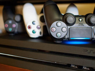 PlayStation 4 Pro + игры, джойстики : PlayStation 4 + 150 Игр