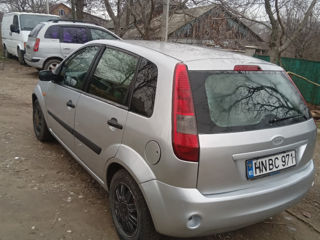 Ford Fiesta foto 5