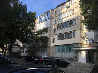 Apartament cu 4 camere, 105 m², Buiucani, Chișinău foto 2