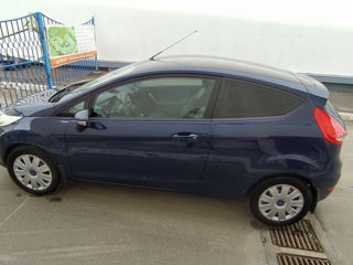 Ford Fiesta foto 1