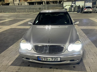 Mercedes C-Class foto 3