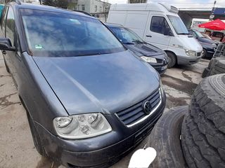 Volkswagen Touran foto 1