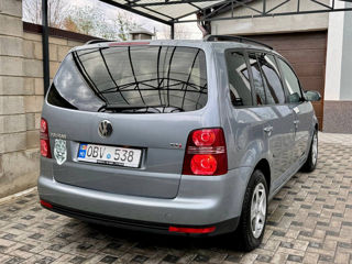 Volkswagen Touran foto 5