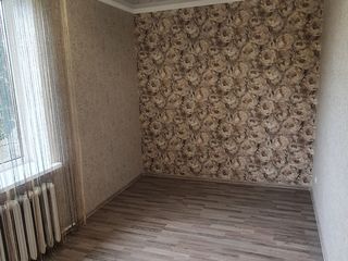 Vind apartament cu 2 otai cu reparatie. foto 6