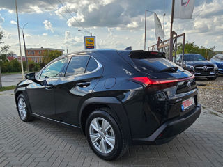 Lexus UX foto 2