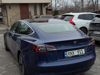 Tesla Model 3 foto 4