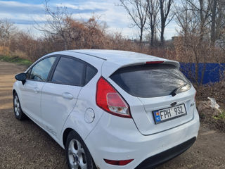 Ford Fiesta foto 4