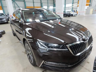 Skoda Superb foto 2